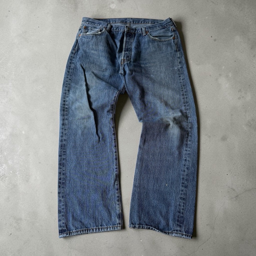 Levis 501 Jeans Mens 36 Medium Wash Blue Straight Leg Button Fly Denim 34x27